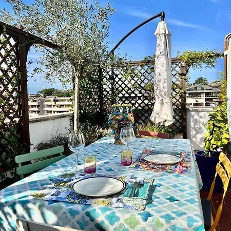 Lovely Mid-century With Stunning Terrace Appartamento Roma