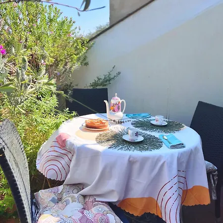 Lovely Mid-century With Stunning Terrace Appartamento